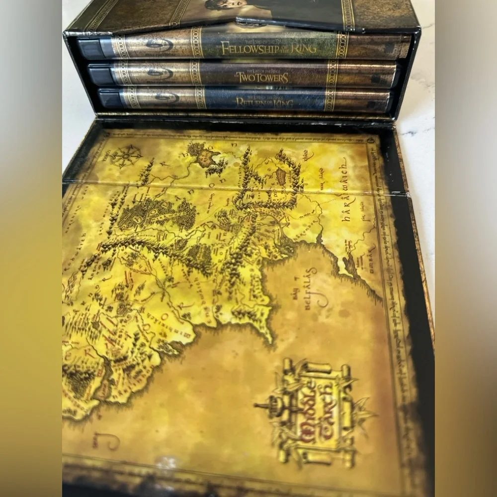 The Lord of the Rings: The Motion Picture Trilogy Extended Edition DVD - Picture 3 of 5